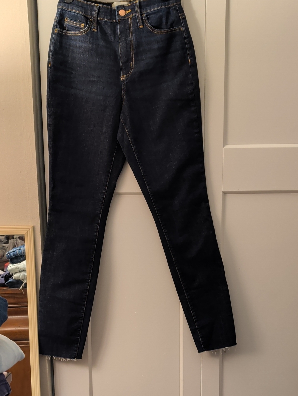 Universal Threads Dark Wash High-Rise Women’s Jeans - Navy Blue